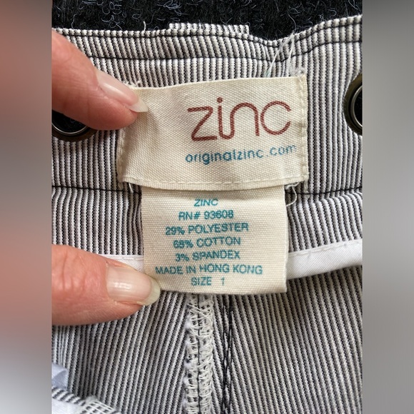 SUPER CUTE Zinc cargo style pant. Small pinstripe. Cute details! - Picture 12 of 16